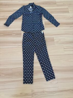 J Crew Women’s Size 4T Navy Elephant Print Pajama Set